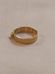 Adjustable ribbed ring