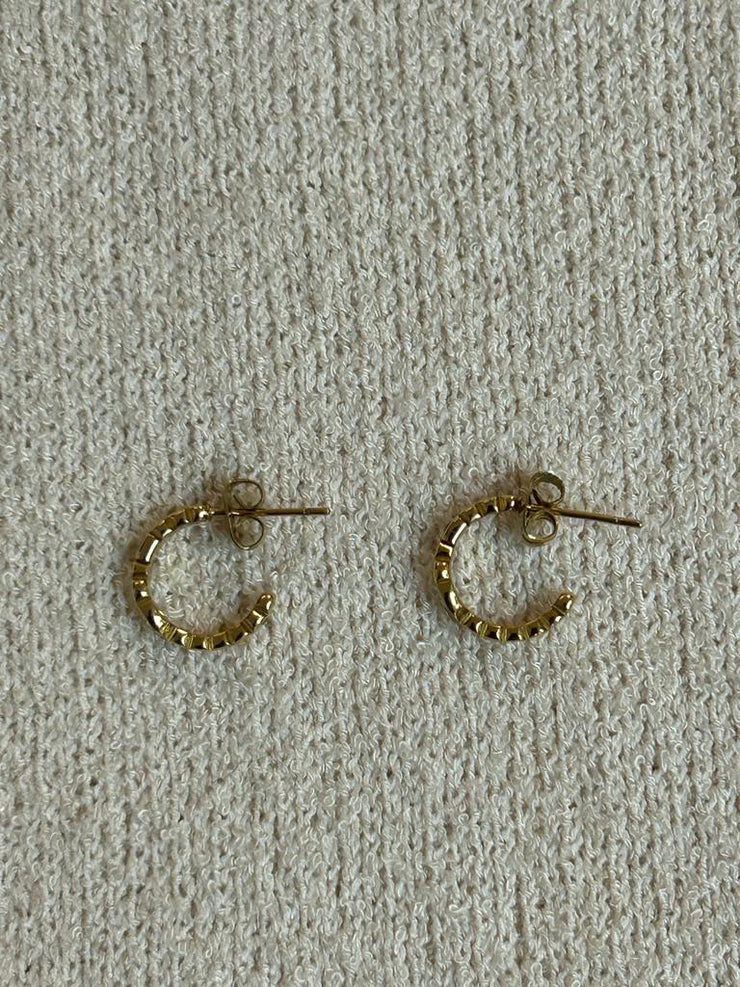 Small diamante textured earring
