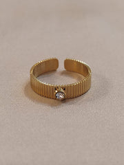 Adjustable ribbed ring