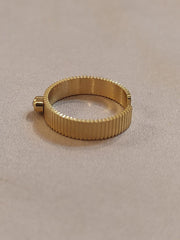 Adjustable ribbed ring