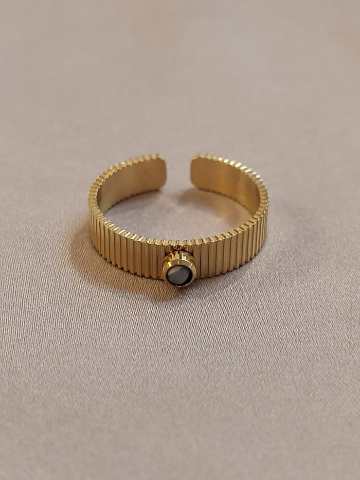 Adjustable ribbed ring