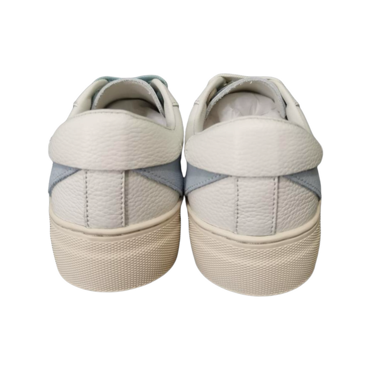 Low sneaker with platform sole and contrasting stripe